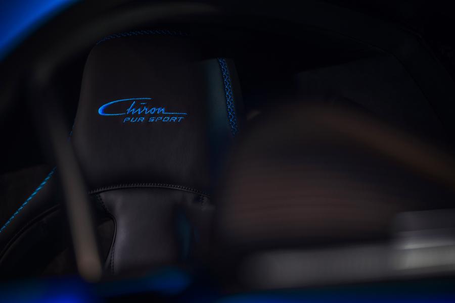 Детали интерьера Bugatti Chiron Pur Sport 2020 года  (фото 20 из 44)